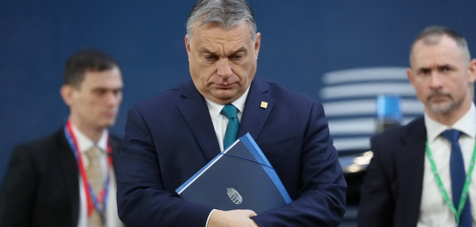 Лідери ЄС потрапили у пастку Орбана і підвищили його шанси на виборах, - Politico